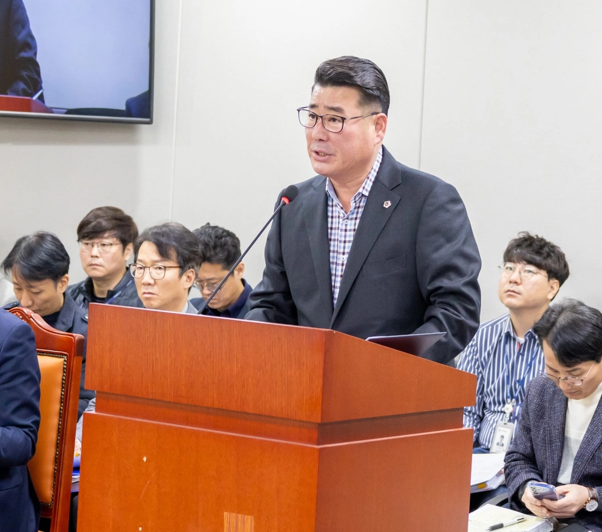 유종상 의원이 대표발의한 ‘경기도 개발이익 도민환원기금 설치 및 운용 조례’ 제안설명을 하고 있다.(사진=경기도의회)
