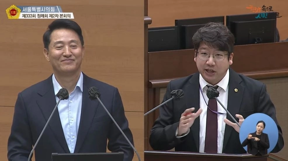 제333회 서울시의회 정례회 시정질의를 통해 오세훈 서울시장에게 질의하는 문성호 의원