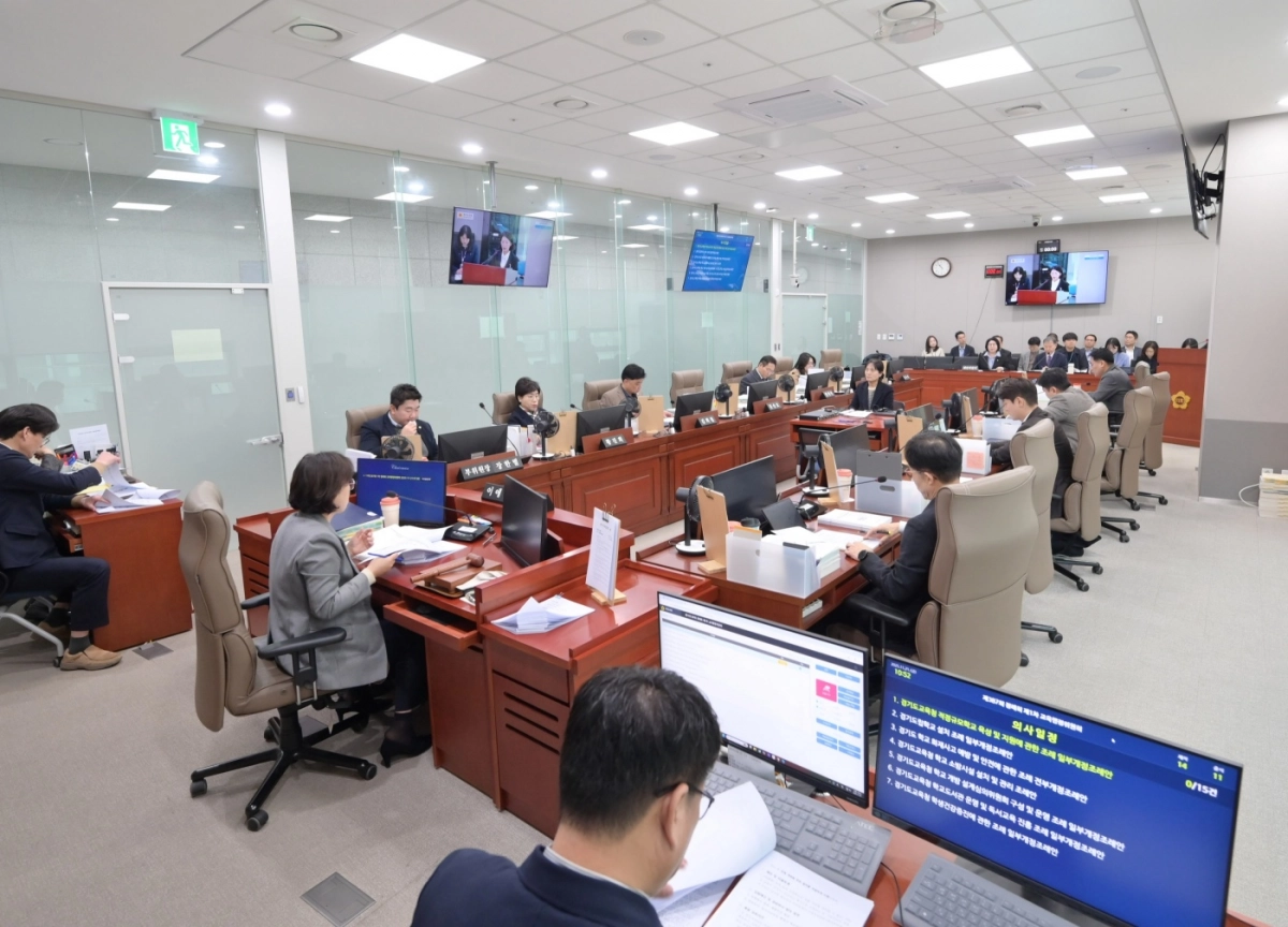 교육행정위원회 21일 제387회 경기도의회 정례회 기간 중 경기도교육청이 제출한 2025년도 제2회 추가경정예산안과 2026년도 본예산안에 대한 심사 개시.(사진=경기도의회)