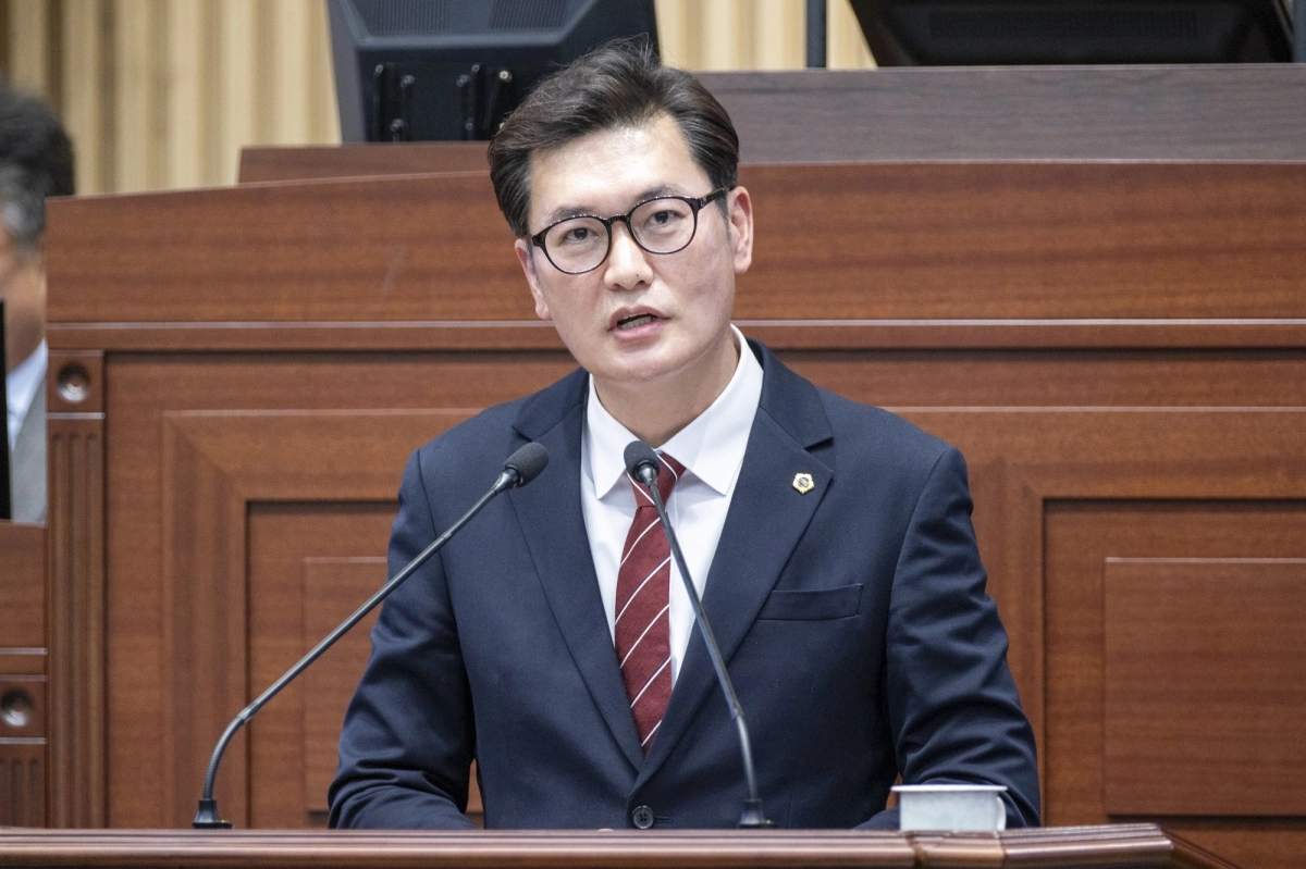 21일 열린 제359회 제2차 정례회 본회의 도정질문을 하는 김창혁 의원. 경북도의회 제공