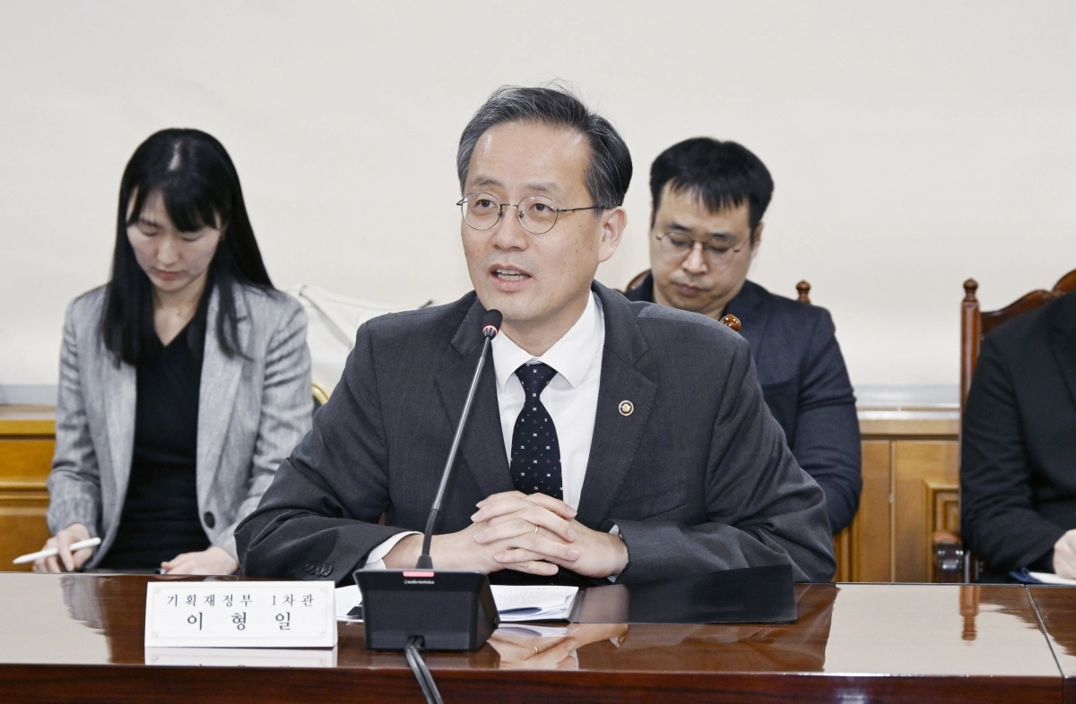 이형일 기획재정부 차관이 21일 서울 중구 은행회관에서 ‘외환시장 인프라 혁신 추진 태스크포스(TF)’ 회의를 주재하고 있다. 2025. 11. 21. 기획재정부 제공