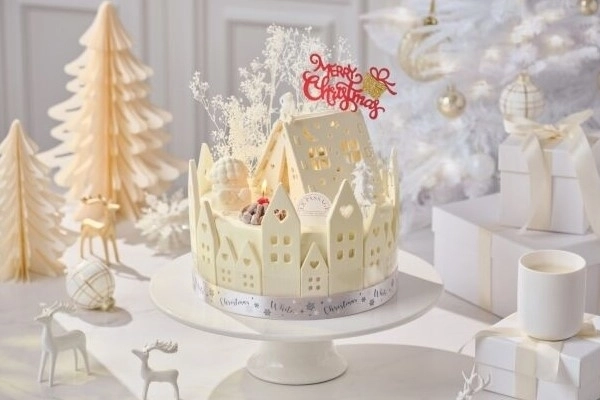 워커힐호텔앤리조트의 38만원짜리 올해 최고가 케이크 ‘2025 뤼미에르 블랑슈’. 워커힐호텔앤리조트 제공