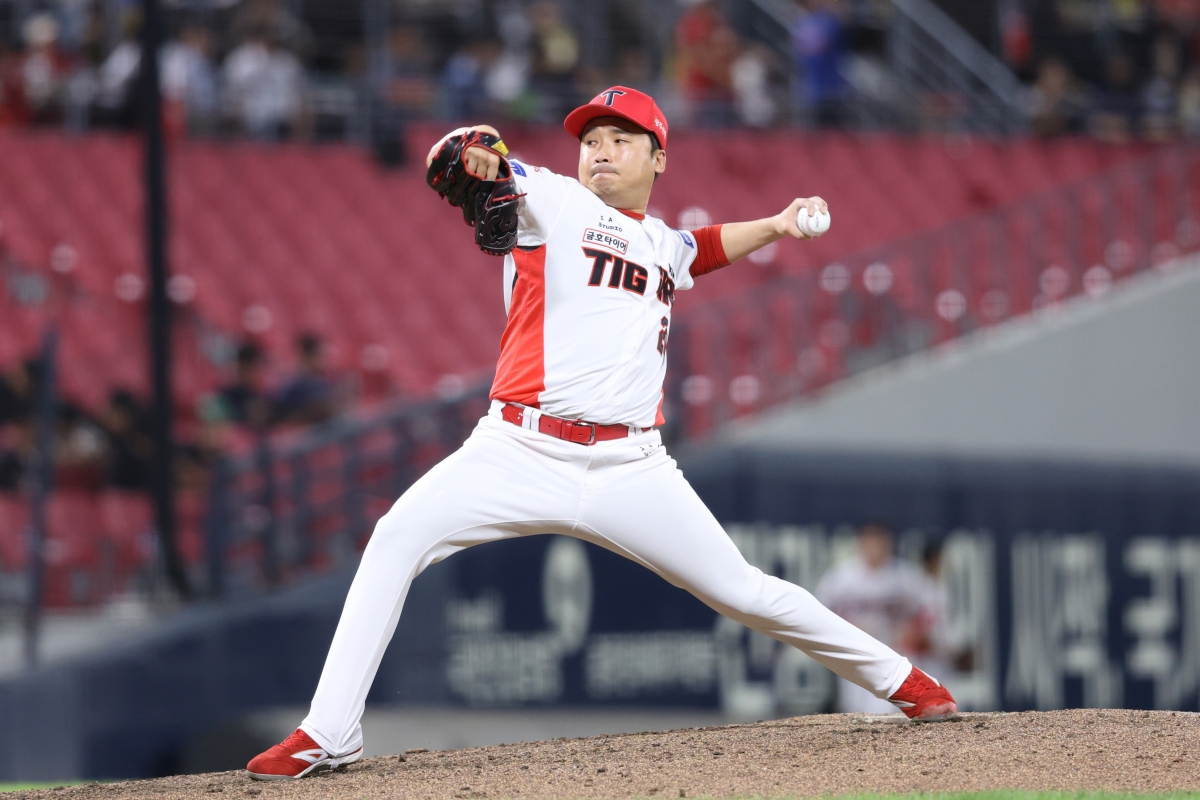 KIA 타이거즈 이준영이 9월 17일 광주 기아챔피언스필드에서 열린 2025 KBO리그 정규시즌 한화 이글스와의 홈 경기에서 공을 던지고 있다. KIA 타이거즈 제공