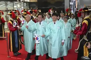대한민국 임시정부 요인 환국 80주년… 김포공항서 환국 재현