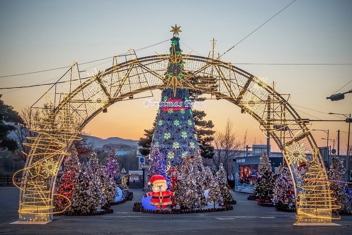 인천 계양구가 최근 경인아라뱃길 수변공간인 계양아라온에 조성한 트리마을. 계양구 제공
