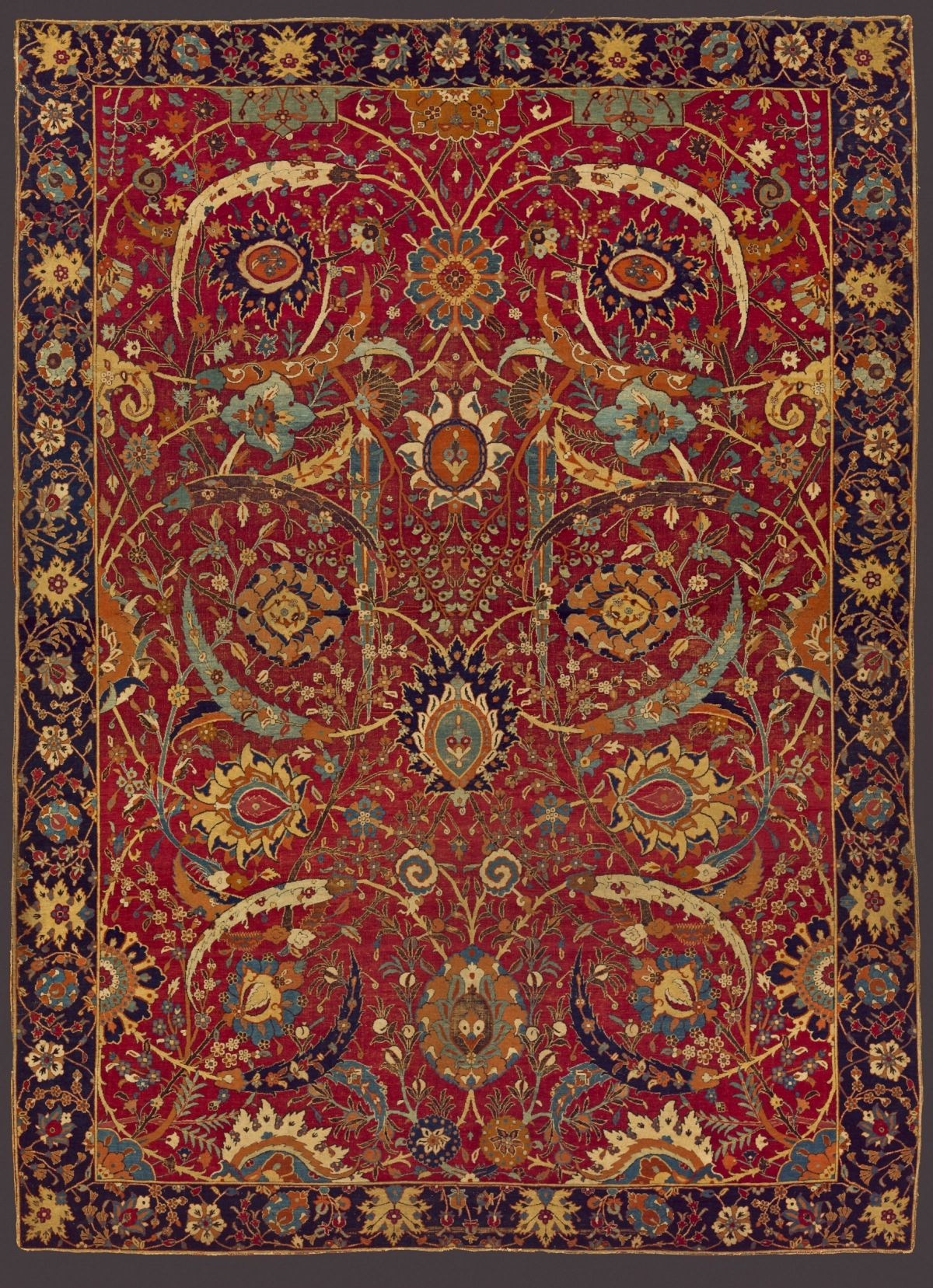 ‘이슬람 미술, 찬란한 빛의 여정’ 전시에서는 왕좌용 카펫을 만날 수 있다. 국립중앙박물관 제공