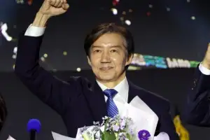 [포토] ‘주먹 불끈’ 혁신당 당대표로 다시 돌아온 조국