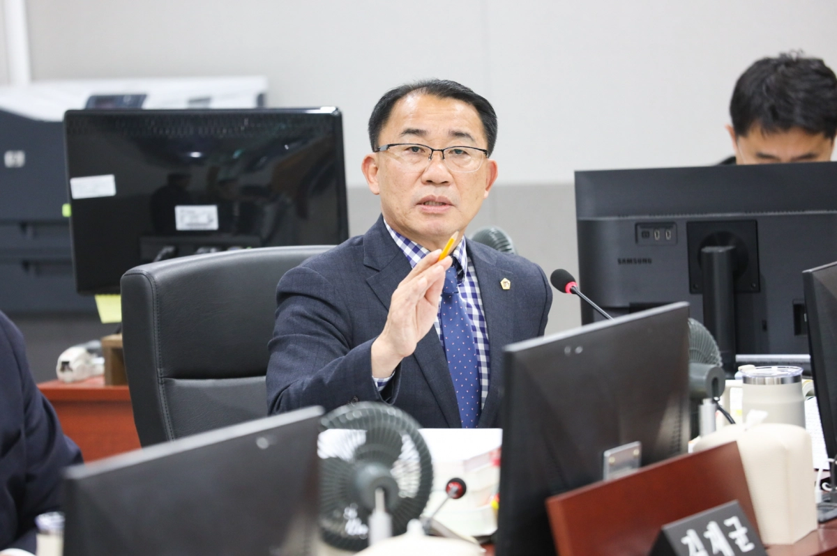 21일 경제노동위원회 경제실 대상 예산 심사를 진행중인 김선영 의원.(사진=경기도의회)