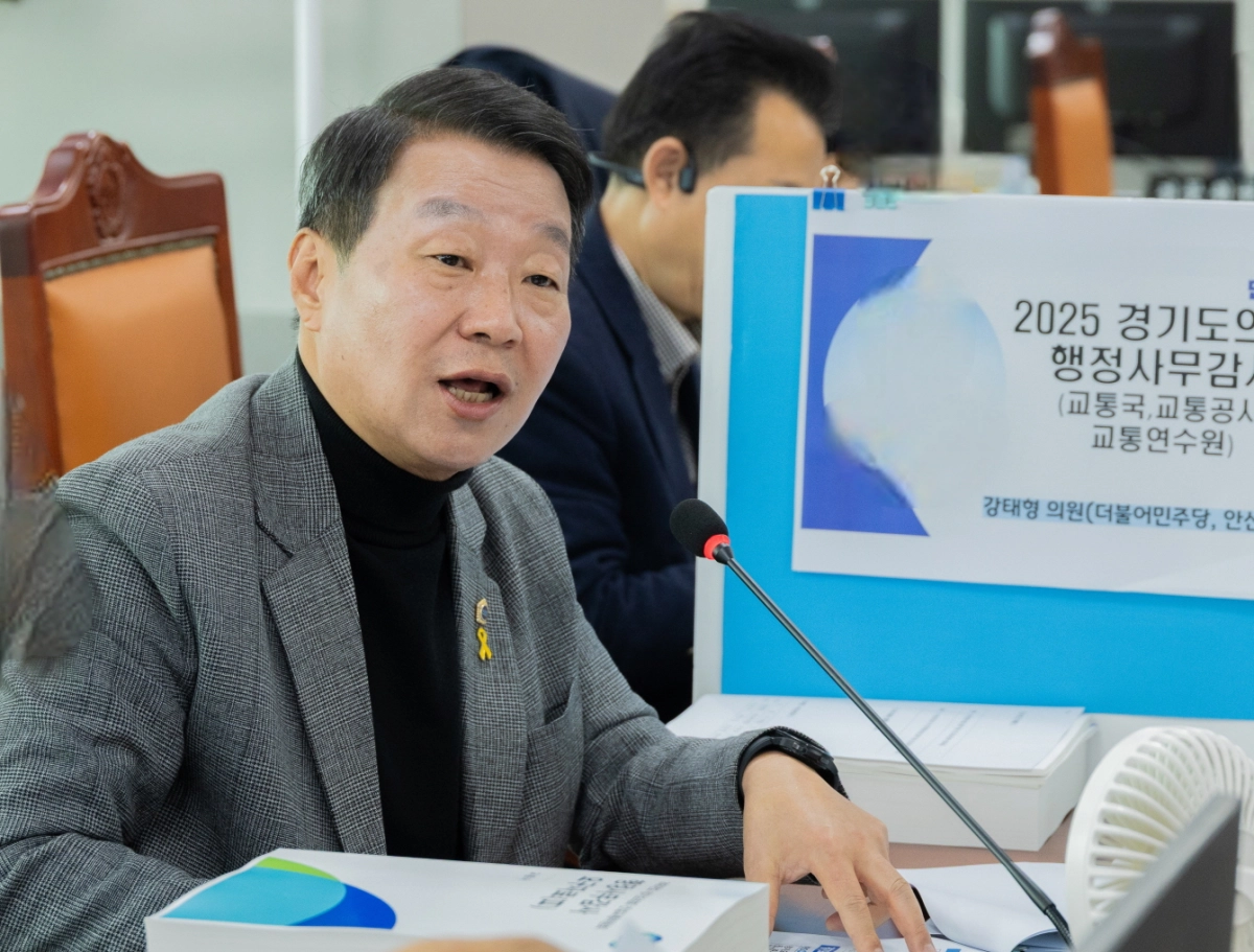 21일 2026년 본예산 및 2025년 제3차 추경 심사를 진행 중인 강태형 의원.(사진=경기도의회)