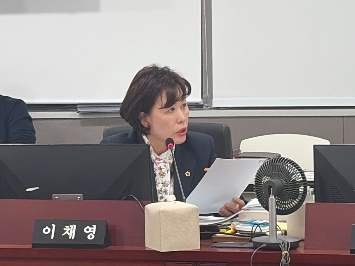 21일 경제노동위원회 경제실 소관 2026년도 본예산안 심사 중인 이채영 의원.(사진=경기도의회)