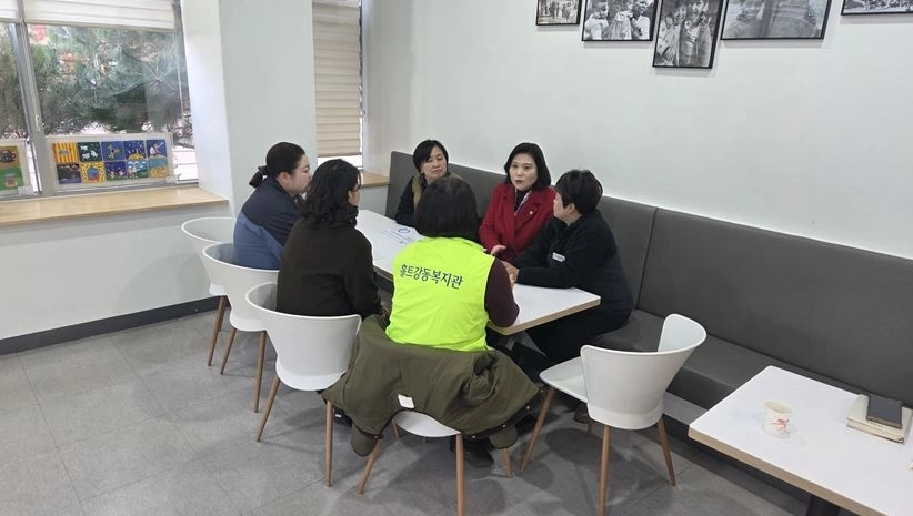 차담을 나누며 리더 워킹 그룹을 제안하는 박춘선 서울시의원