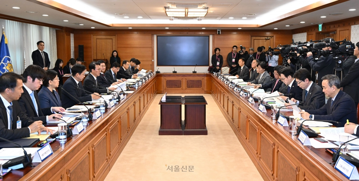 김민석 국무총리가 24일 서울 종로구 정부서울청사에서 열린 과학기술관계장관회의에서 발언하고 있다. 2025.11.24 이지훈 기자