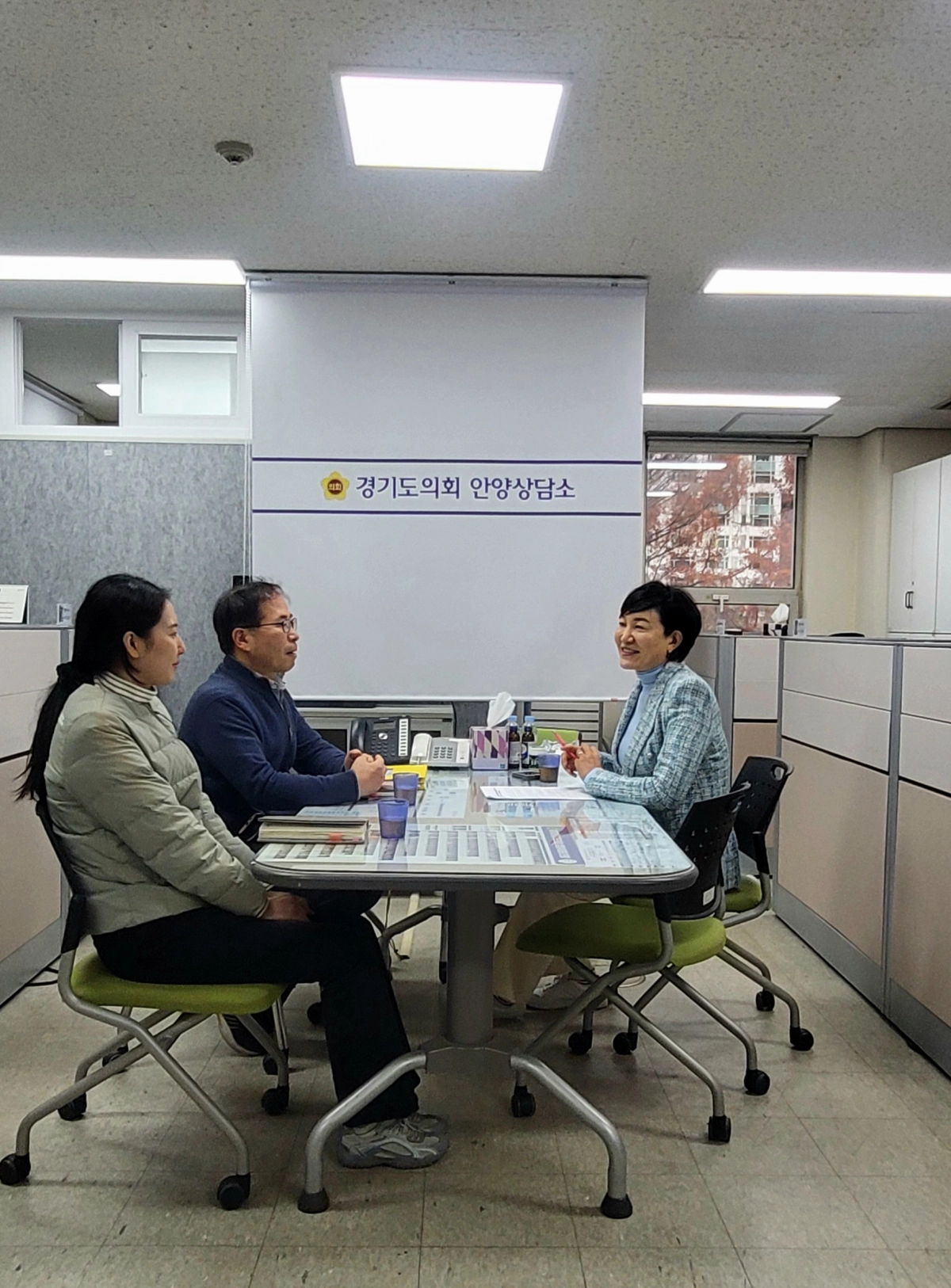 이채명 의원이 21일 의회안양상담소에서 안양시관계자와 함께 면담을 진행하고 있다.(사진=경기도의회)