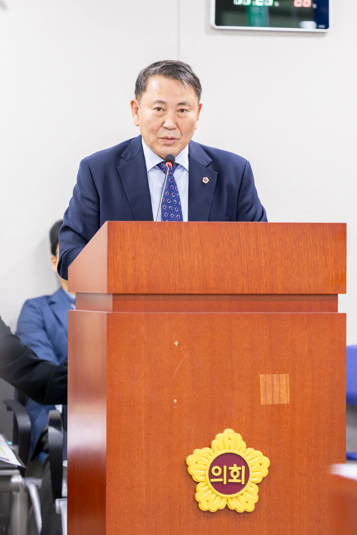 명재성 의원이 대표발의한 ‘경기도 기후행동 실천 및 확산 지원 조례안’ 제안설명을 하고 있다.(사진=경기도의회)