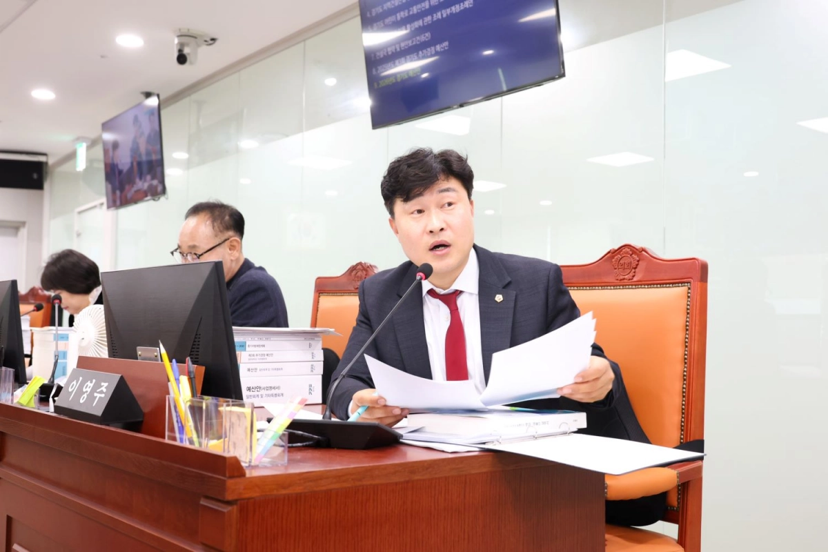 21일 건설교통위원회 2026년도 경기도 예산안 심의 중인 이영주 의원.(사진=경기도의회)