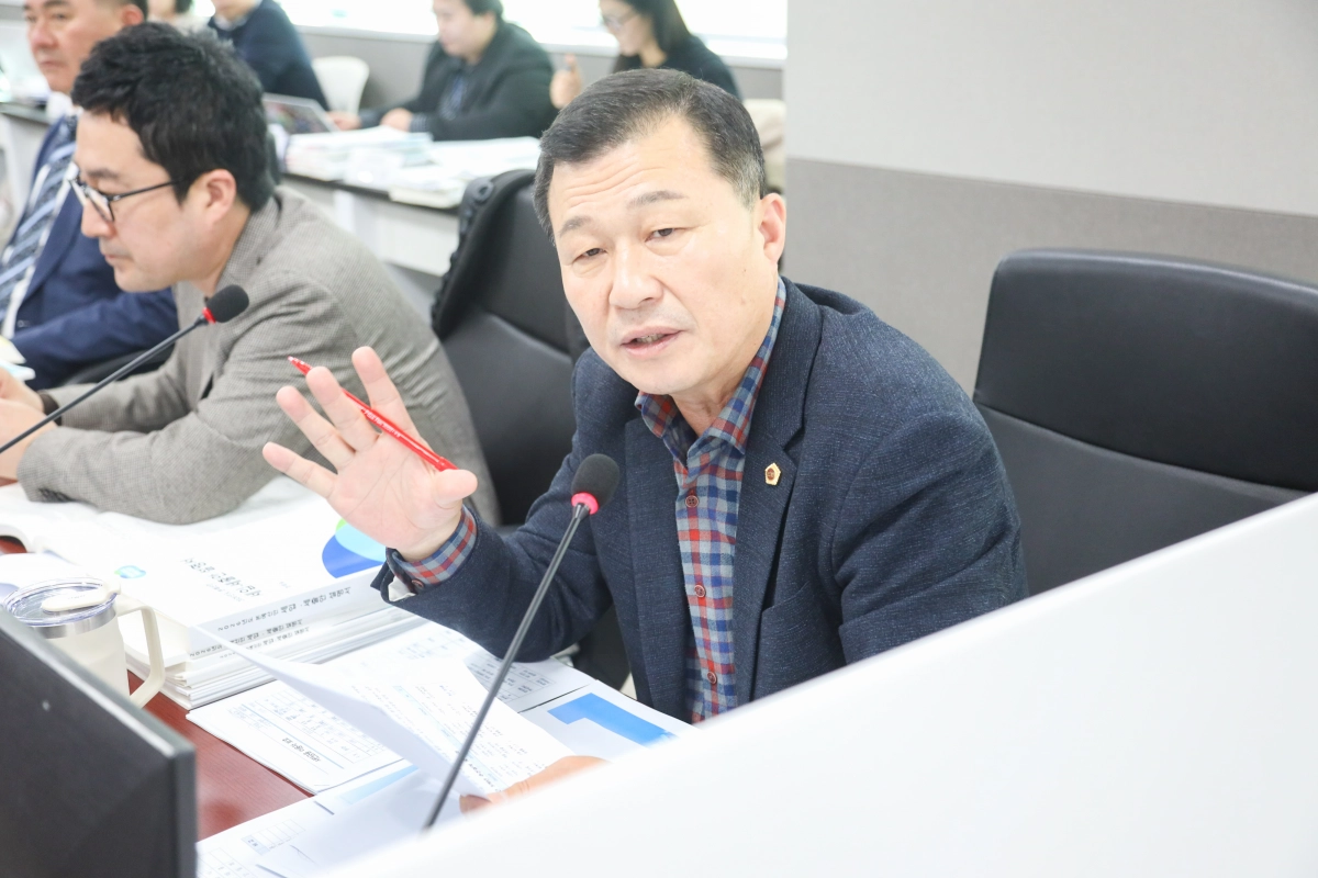 21일 2026년도 경제실 본예산안 심의 중인 한원찬 의원.(사진=경기도의회)