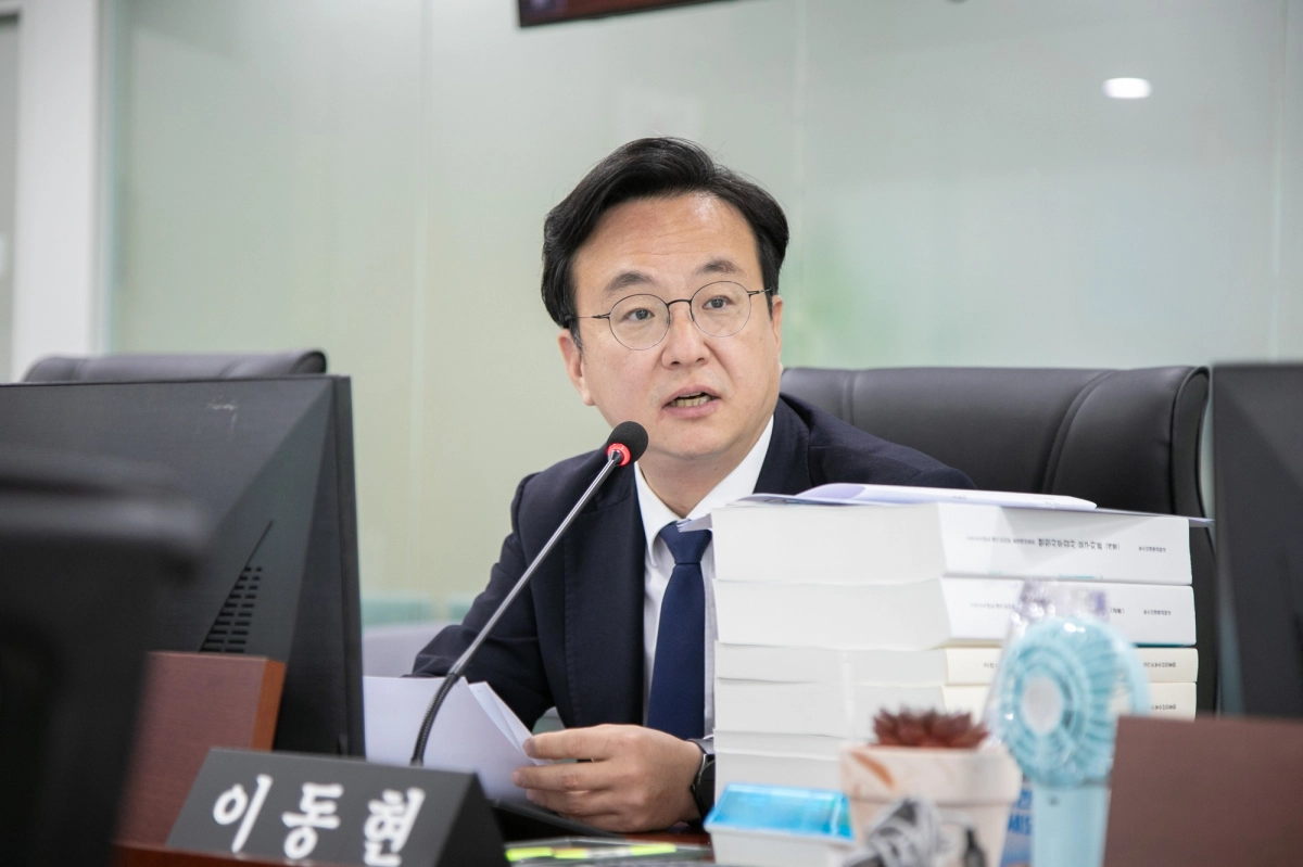 이동현 의원이 19일 열린 경기도 농정해양위원회 종합 행정사무감사에서 피감기관을 상대로 질의하고 있다.(사진=경기도의회)
