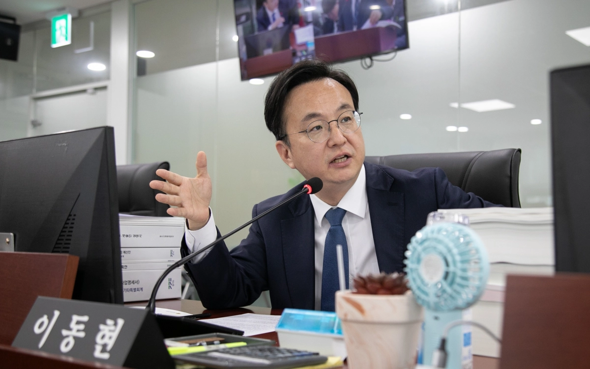 이동현 의원이 21일 열린 농수산생명과학국 2026년도 본예산안 심의중 질의하고 있다.(사진=경기도의회)