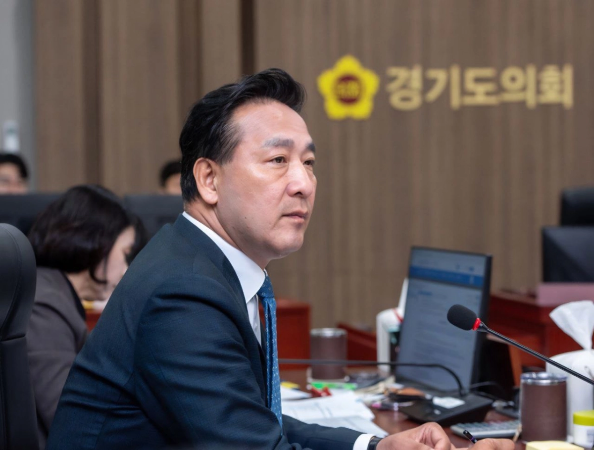 김용성 의원이 24일 2026년도 경기도 보건건강국 본예산안을 심사하며 질의하고 있다.(사진=경기도의회)