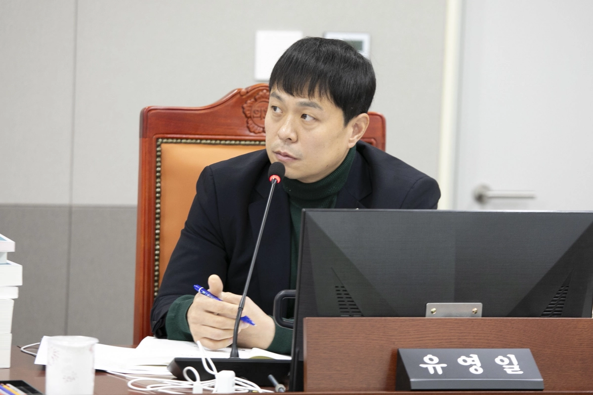 21일 2026년 도시주택실 예산 심의 중인 유영일 의원.(사진=경기도의회)