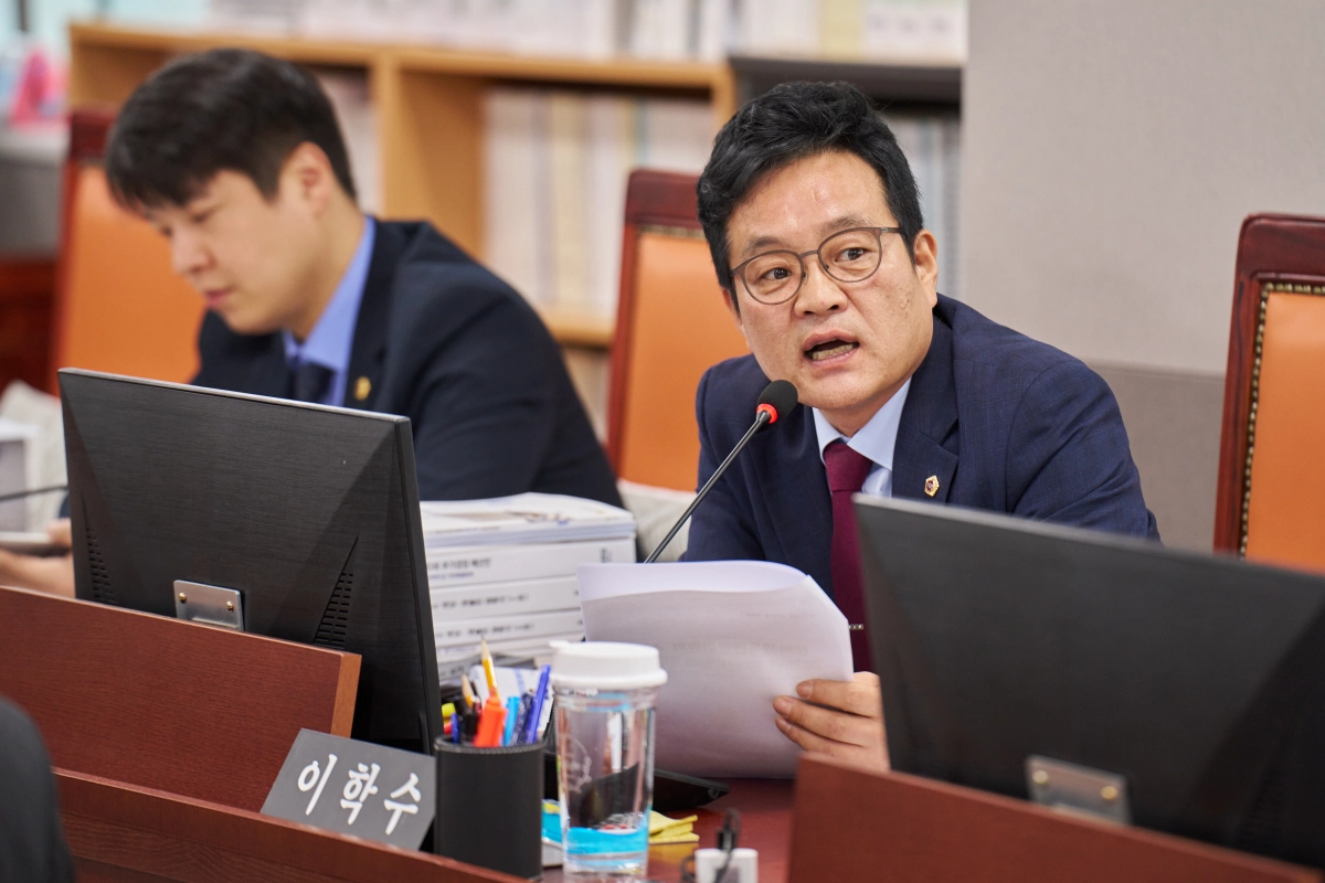 이학수 의원이 24일 2026년 본예산안 심사 중 질의하고 있다.(사진=경기도의회)