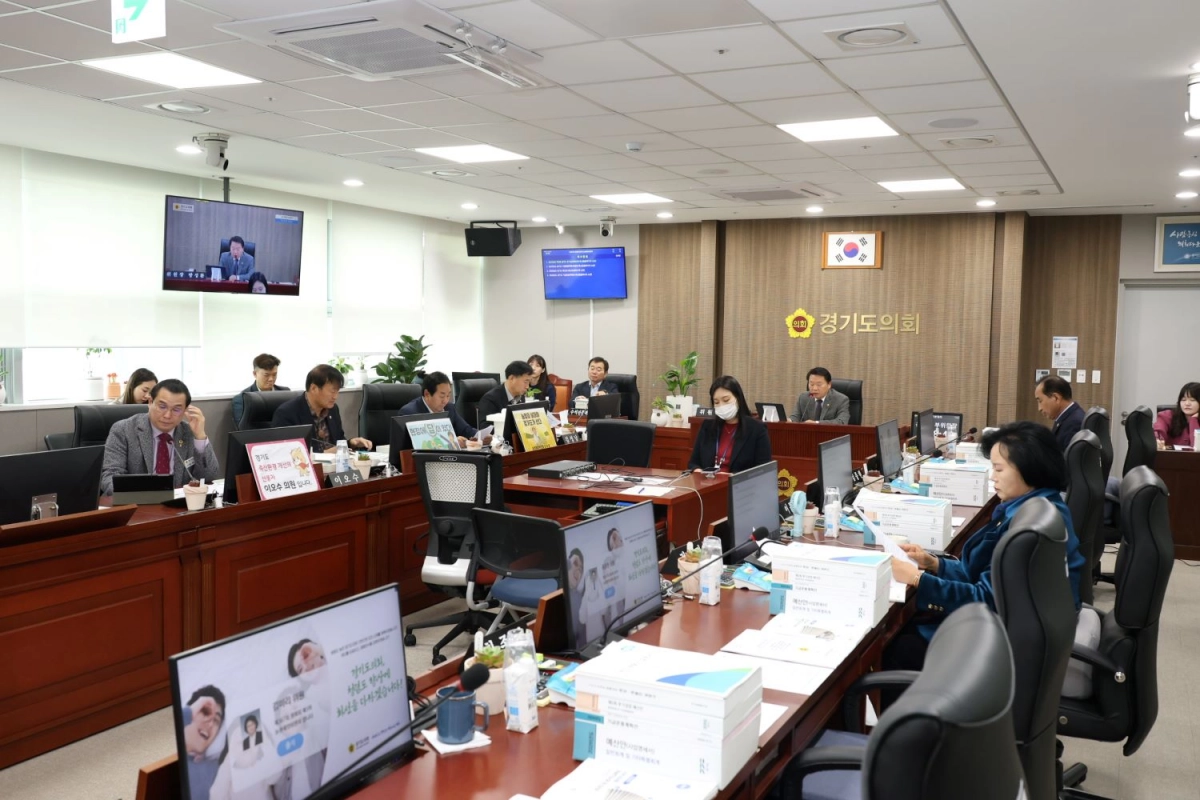 농정해양위원회가 24일 축산동물복지국 소관 ‘2026년도 예산(안)’ 심사를 진행하고 있다.(사진=경기도의회)