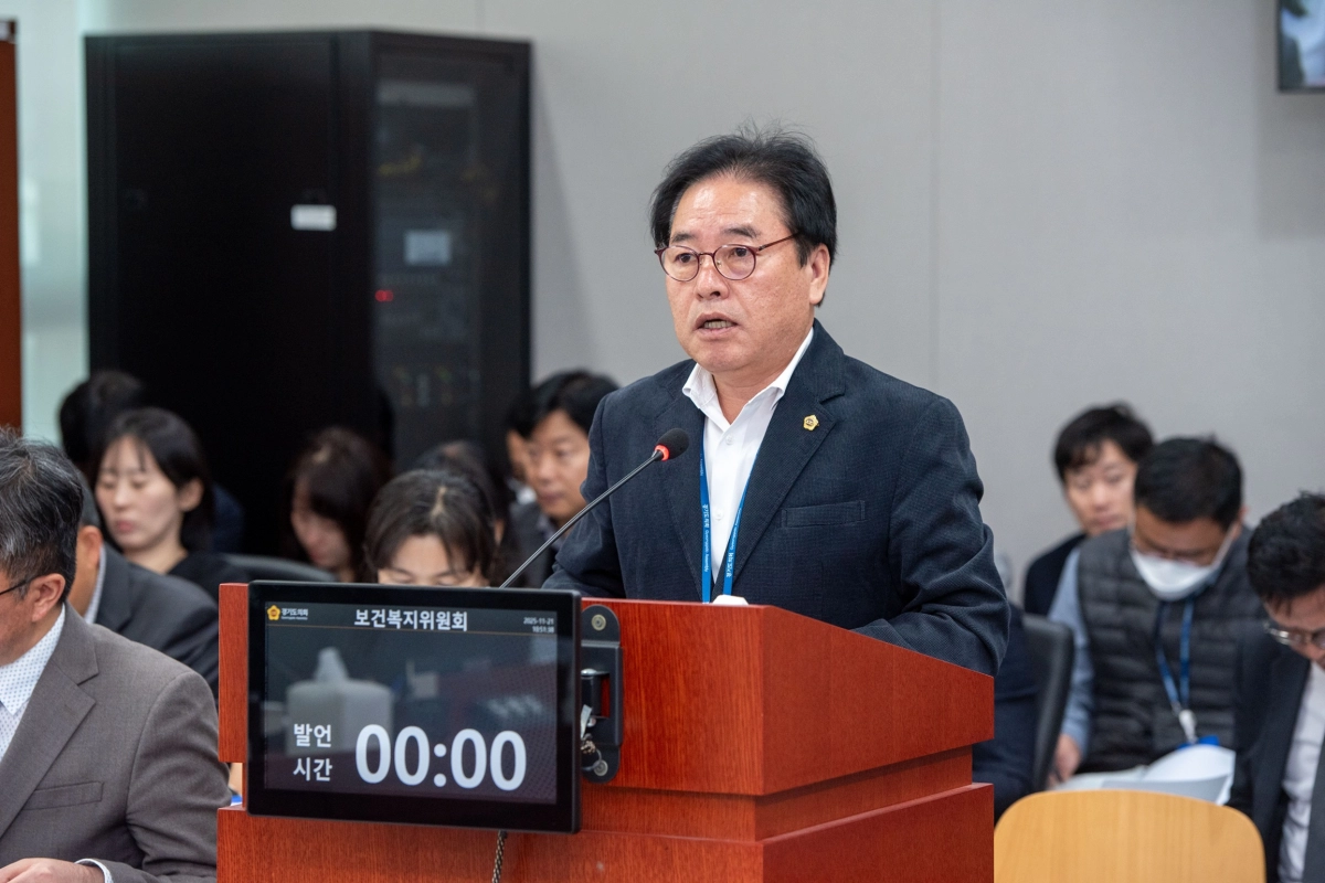 김동규 의원이 대표발의한 ‘경기도 독립유공자 예우 및 지원에 관한 조례 일부개정조례안’ 제안 설명을 하고 있다.(사진=경기도의회)