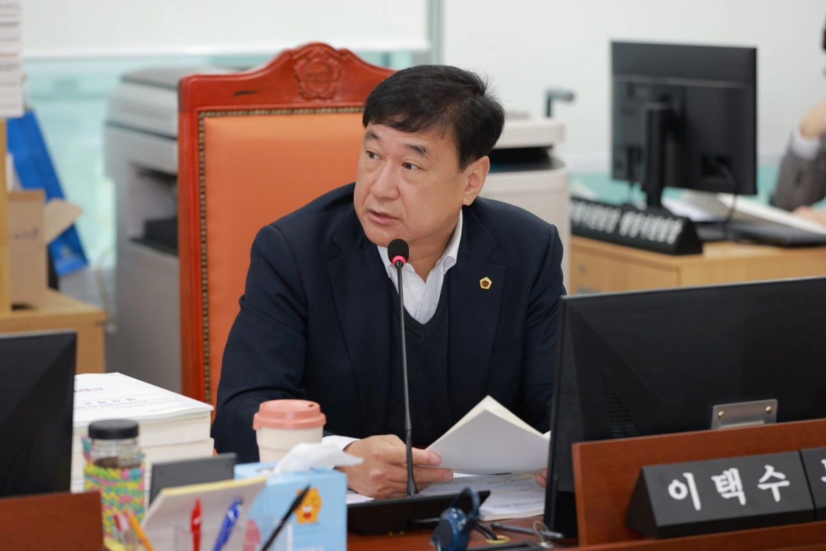 이택수 의원이  24일 경기도교육청을 대상으로 한 2026년도 예산심의 중 질의하고 있다.(사진=경기도의회)
