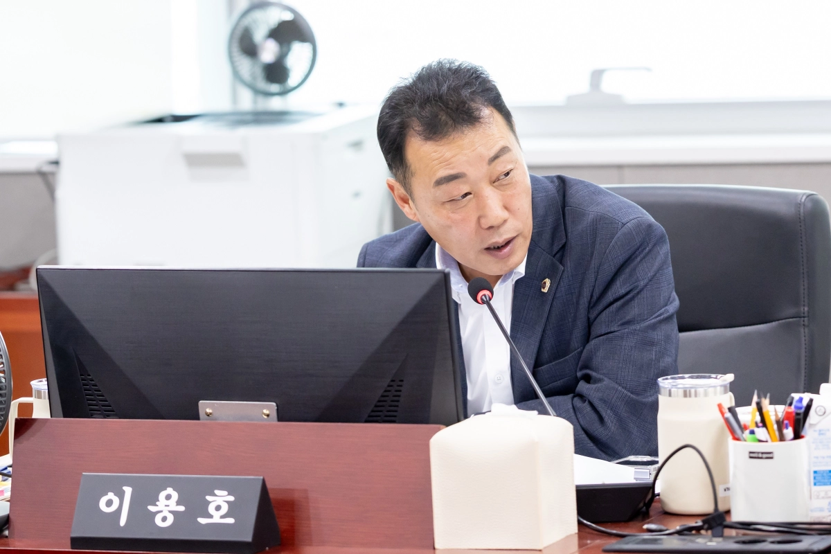 이용호 의원이 24일 경제노동위원회 2026년도 본예산을 심사하며 질의하고 있다.(사진=경기도의회)