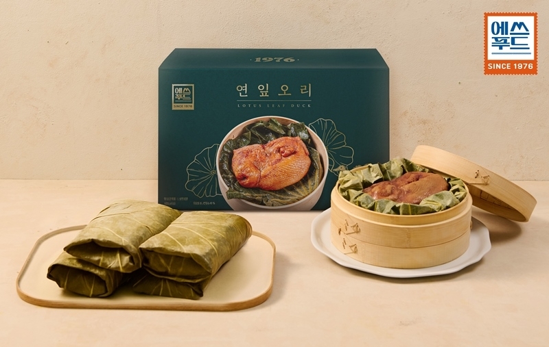 <사진 제공=에쓰푸드, 프리미엄 보양식 ’연잎 오리 세트’, 롯데홈쇼핑 최유라쇼 앵콜방송>