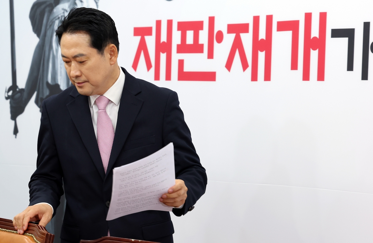 장동혁 국민의힘 대표가 24일 국회에서 열린 최고위원회에 참석하고 있다. 연합뉴스