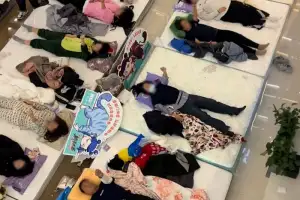 “33시간 누워있기 가능?” 기저귀까지 찼다…‘누워만 있기’ 대회서 우승한 23세 中남성