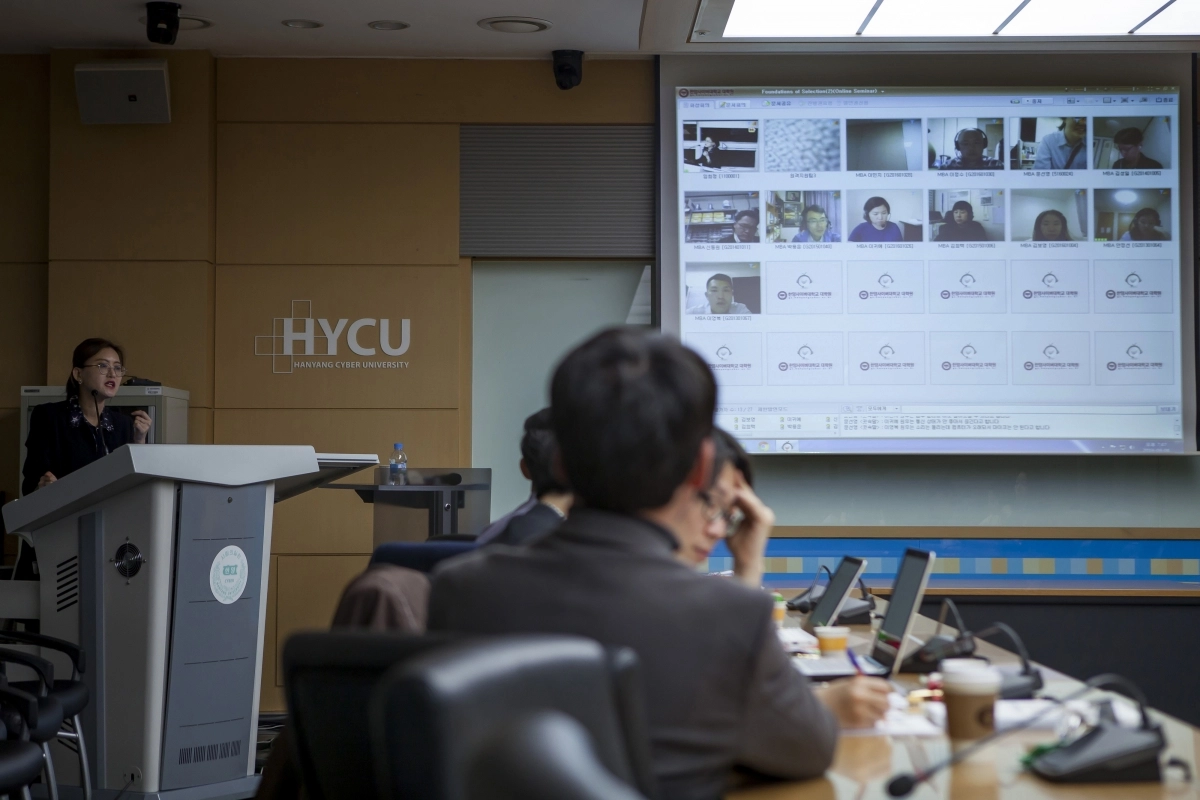 한양사이버대 대학원에서 온라인 세미나가 진행되고 있다. 한양사이버대 제공