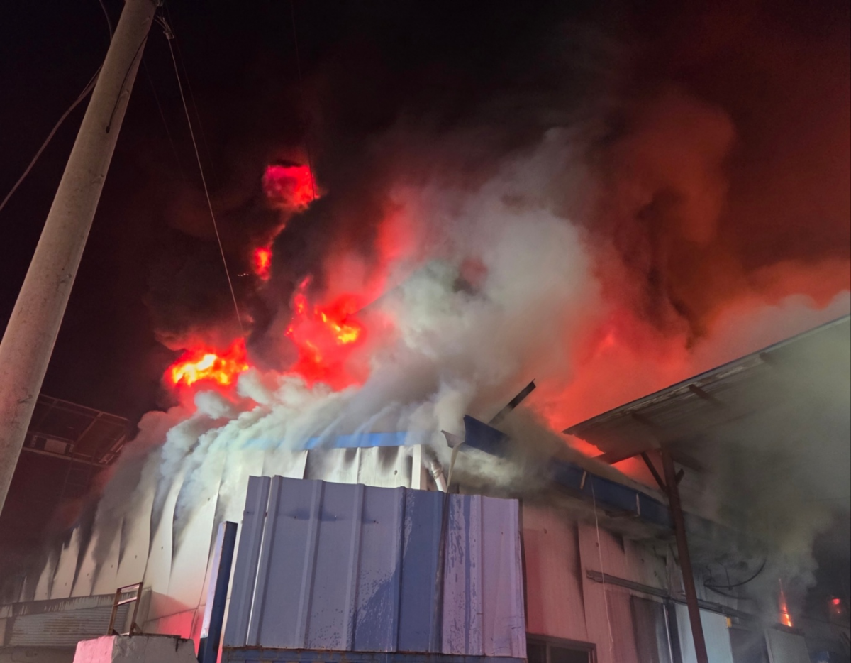 지난 24일 오후 10시 59분쯤 대구 달성군 하빈면 한 섬유공장에서 불이 나 5시간 2분 만에 진화됐다. 대구소방안전본부 제공