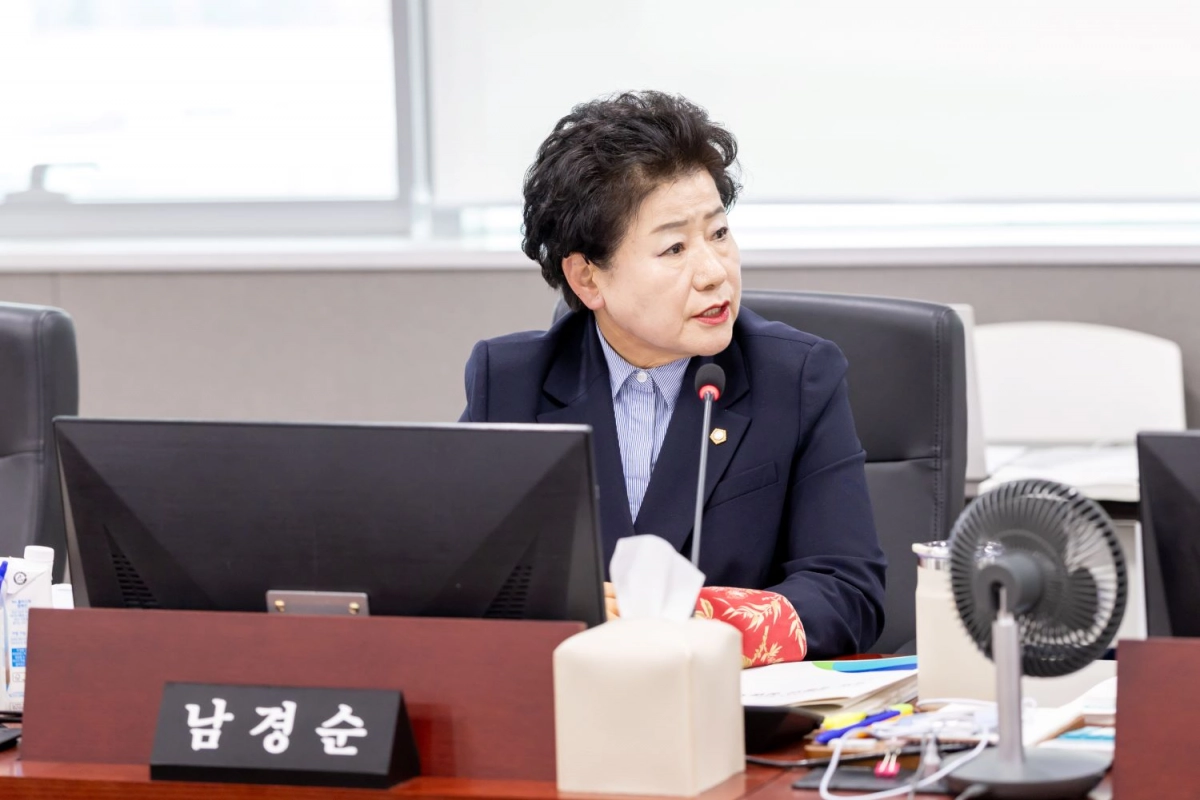 남경순 의원이 24일 열린 2026년도 사회혁신경제국 본예산안 심의에서 질의하고 있다.(사진=경기도의회)