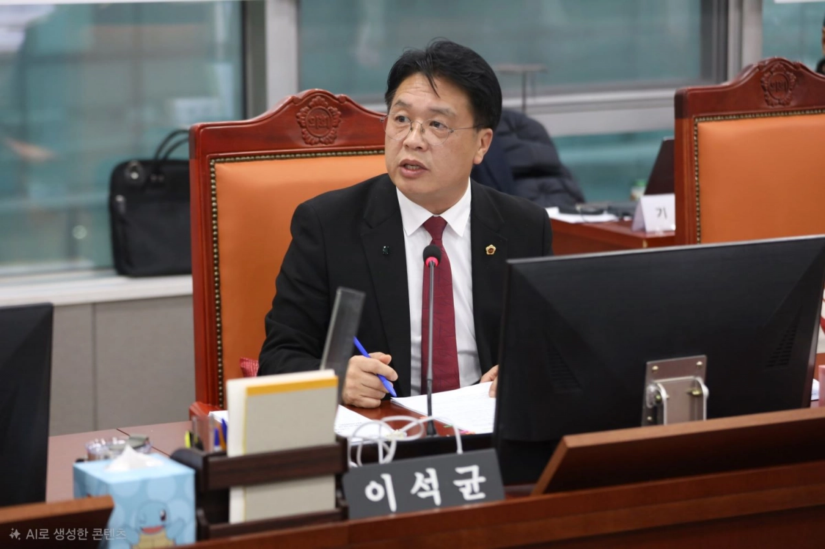 이석균 의원이 24일 2026년 본예산안’ 심사에서 질의하고 있다.(사진=경기도의회)