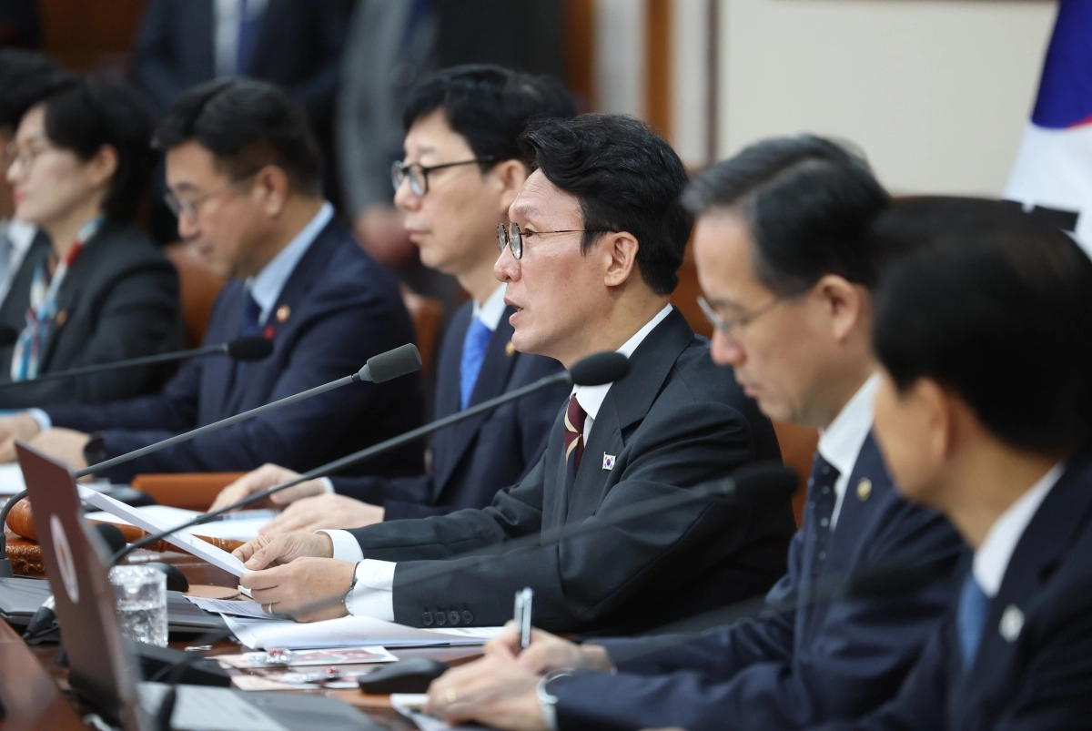김민석 국무총리가 25일 정부서울청사에서 열린 국무회의에서 발언을 하고 있다. 연합뉴스