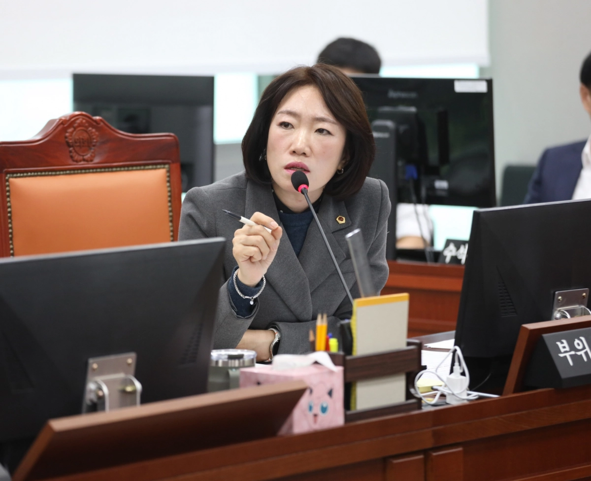 이혜원 의원이 24일 기획재정위원회 예산심사에서 질의하고 있다.(사진=경기도의회)