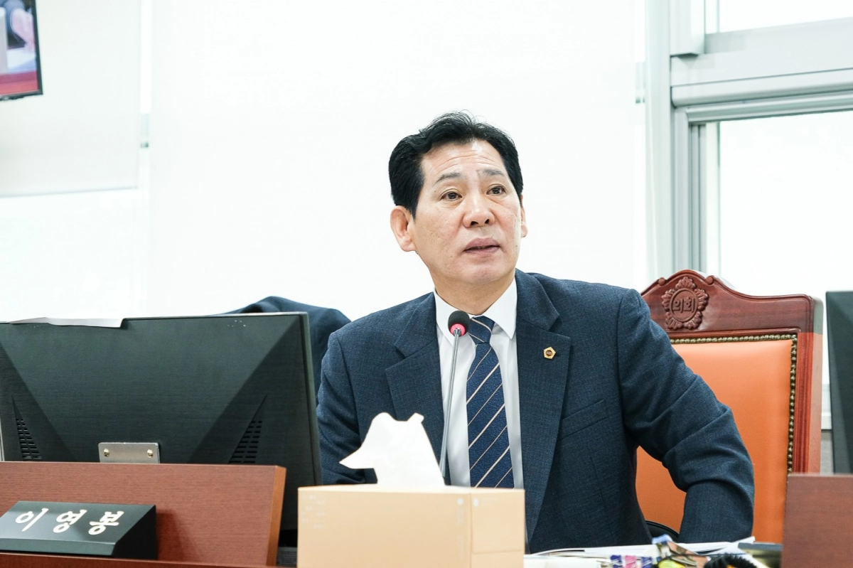 이영봉 의원이 24일 2026년도 경기도 안전관리실 본예산 심사에서 질의하고 있다.(사진=경기도의회)