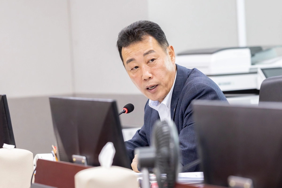 이용호 의원이 24일 노동국의 2026년도 본예산을 심사하며 질의하고 있다.(사진=경기도의회)