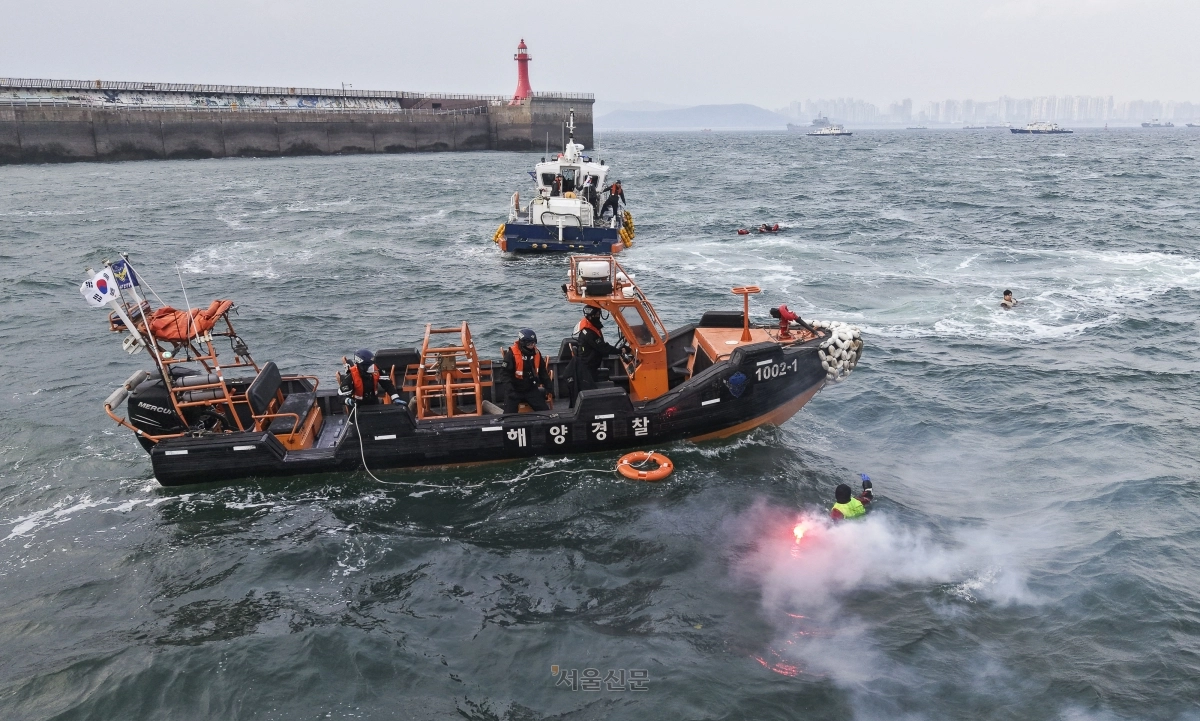 25일 인천 중구 인천항연안여객터미널 앞 바다에서 레디코리아(READY Korea) 4차 훈련 (선박충돌사고)이 진행되고 있다. 2025.11.25 오장환 기자