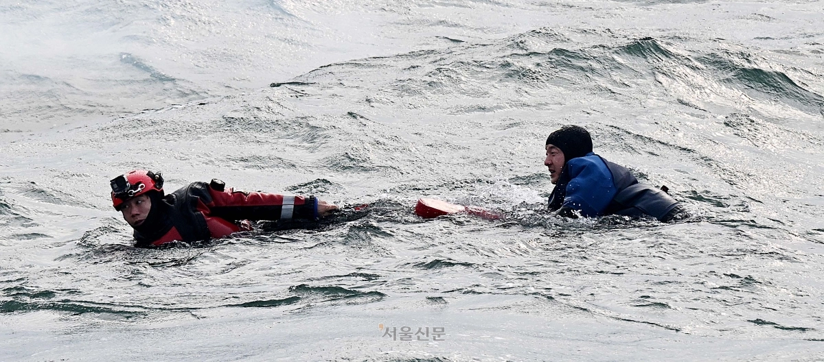 25일 인천 중구 인천항연안여객터미널 앞 바다에서 레디코리아(READY Korea) 4차 훈련 (선박충돌사고)이 진행되고 있다. 2025.11.25 오장환 기자