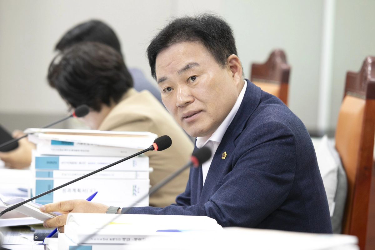 김종배 의원이 24일 2026년도 예산심의에서 질의하고 있다.(사진=경기도의회)