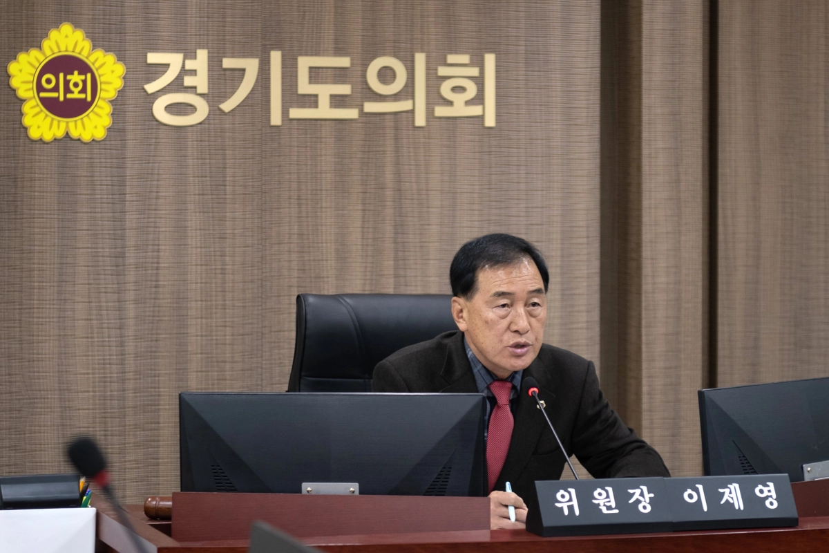 이제영 위원장이 24일 AI국 예산안 심사에서 질의하고 있다.(사진=경기도의회)