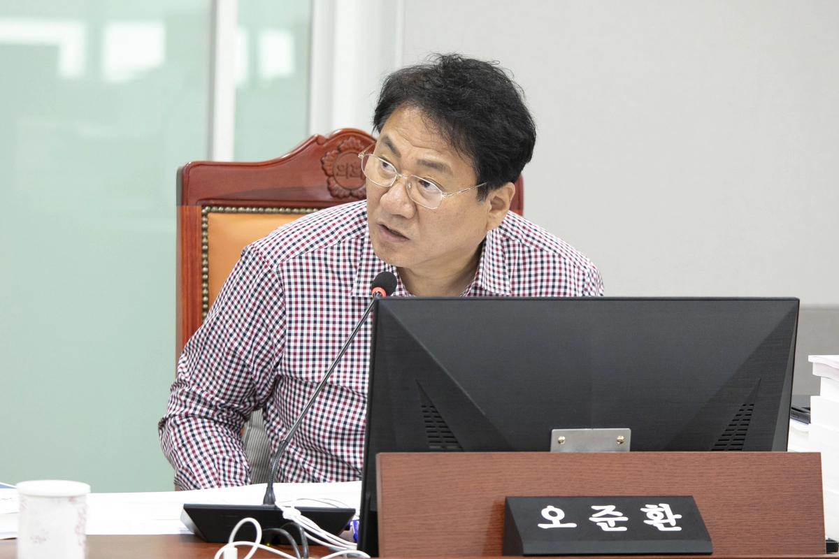 오준환 의원이 24일 도시주택실을 대상으로 한 2026년도 경기도 예산안 심사에서 질의하고 있다.(사진=경기도의회)