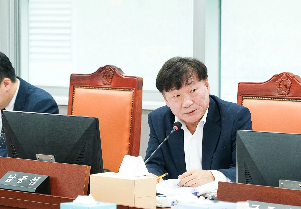 남종섭 의원이 24일 2026년도 경기도 안전실 본예산 심사에서 질의하고 있다.(사진=경기도의회)