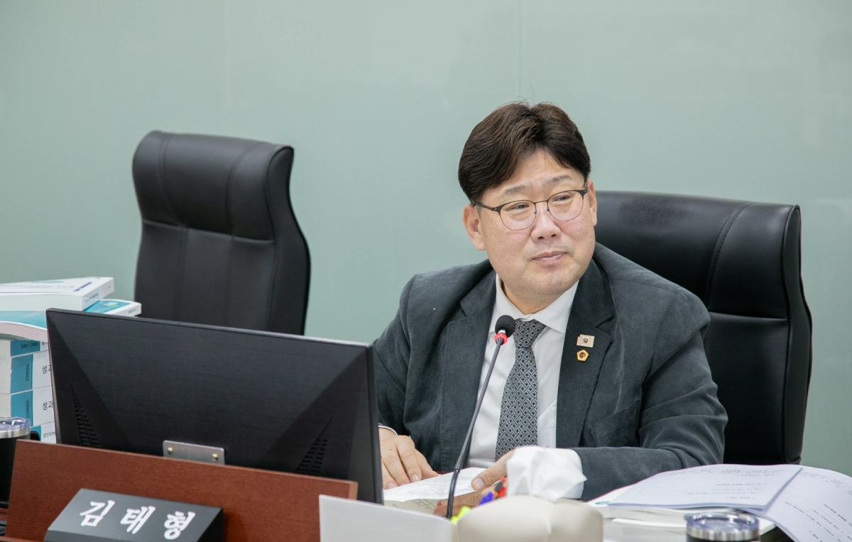 김태형 의원이 24일 2026년도 예산심의에서 질의하고 있다.(사진=경기도의회)