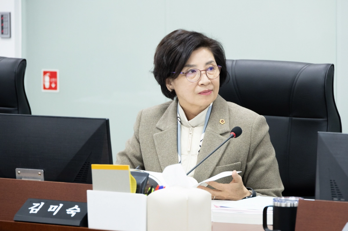 김미숙 의원이 2026년도 미래성장산업국 본예산 심의에서 질의하고 있다.(사진=경기도의회)