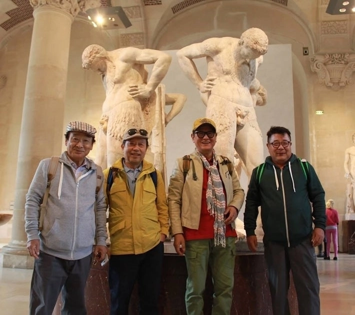 25일 배우 이순재가 별세한 가운데, tvN 예능 ‘꽃보다 할배’ 연출 나영석PD의 유튜브 채널 ‘채널 십오야’가 프로그램 촬영 당시 고인의 모습이 담긴 사진을 공개했다. 왼쪽부터 이순재, 신구, 박근형, 백일섭. 2025.11.25 채널 십오야 인스타그램