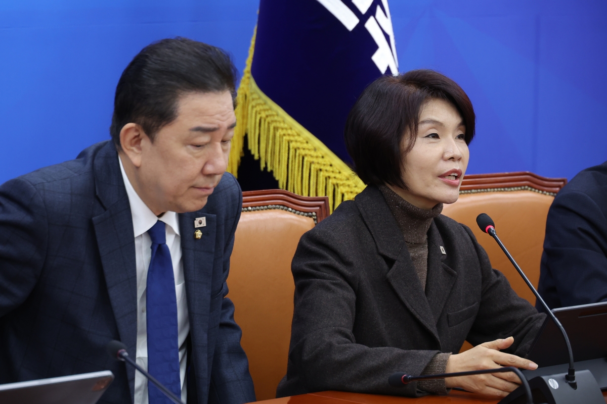 더불어민주당 한정애 정책위의장이 25일 서울 여의도 국회에서 열린 원내대책회의에서 발언하고 있다. 2025.11.25. 연합뉴스
